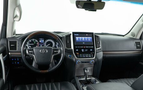 Toyota Land Cruiser 200, 2020 год, 8 795 055 рублей, 9 фотография