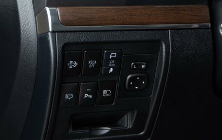 Toyota Land Cruiser 200, 2020 год, 8 795 055 рублей, 25 фотография