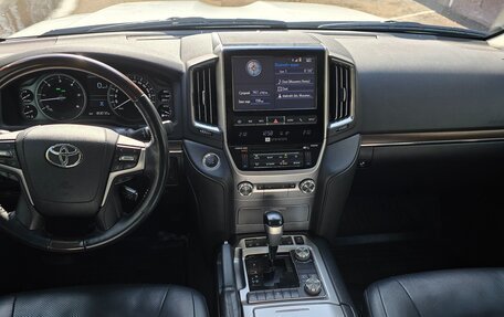 Toyota Land Cruiser 200, 2016 год, 5 860 000 рублей, 9 фотография