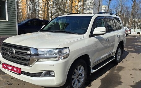 Toyota Land Cruiser 200, 2016 год, 5 860 000 рублей, 2 фотография