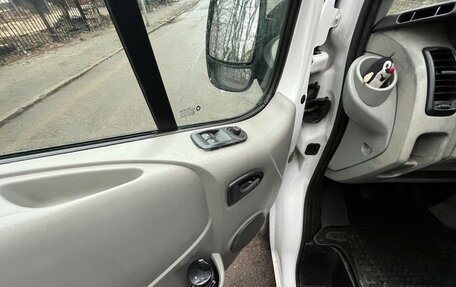 Renault Trafic, 2006 год, 700 000 рублей, 10 фотография