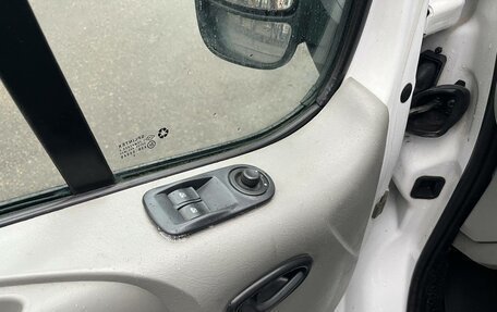 Renault Trafic, 2006 год, 700 000 рублей, 12 фотография