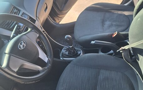 Hyundai Solaris II рестайлинг, 2014 год, 580 000 рублей, 9 фотография