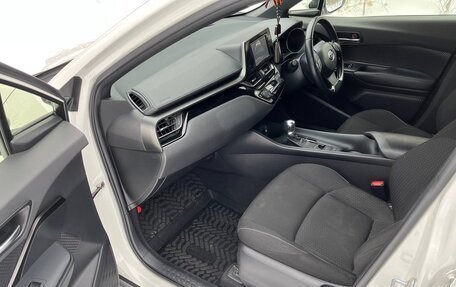 Toyota C-HR I рестайлинг, 2017 год, 1 749 000 рублей, 9 фотография