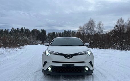 Toyota C-HR I рестайлинг, 2017 год, 1 749 000 рублей, 2 фотография