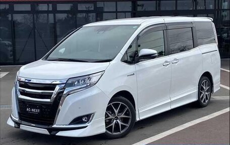 Toyota Esquire I, 2017 год, 1 950 000 рублей, 3 фотография