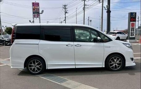 Toyota Esquire I, 2017 год, 1 950 000 рублей, 6 фотография
