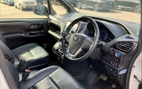 Toyota Esquire I, 2017 год, 1 950 000 рублей, 15 фотография