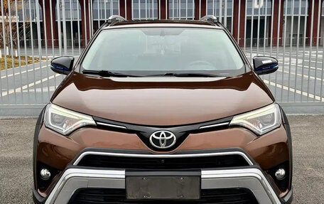 Toyota RAV4, 2019 год, 2 200 001 рублей, 2 фотография