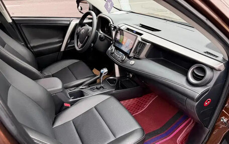 Toyota RAV4, 2019 год, 2 200 001 рублей, 13 фотография