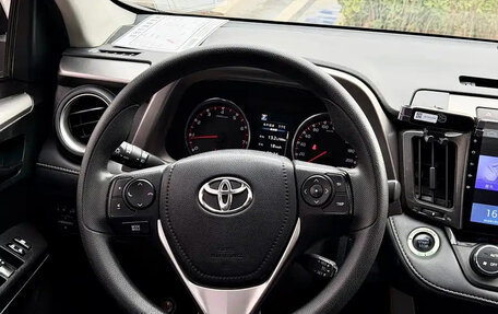 Toyota RAV4, 2019 год, 2 200 001 рублей, 10 фотография