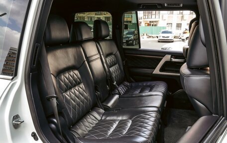 Toyota Land Cruiser 200, 2018 год, 6 690 000 рублей, 8 фотография