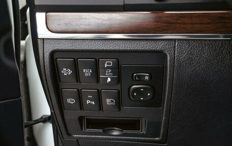 Toyota Land Cruiser 200, 2018 год, 6 690 000 рублей, 22 фотография