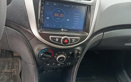 Hyundai Solaris II рестайлинг, 2011 год, 485 000 рублей, 15 фотография