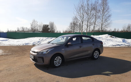 KIA Rio IV, 2018 год, 1 000 000 рублей, 2 фотография