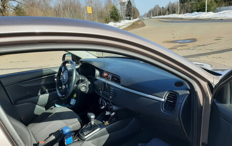 KIA Rio IV, 2018 год, 1 000 000 рублей, 5 фотография