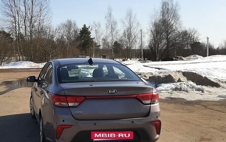 KIA Rio IV, 2018 год, 1 000 000 рублей, 3 фотография