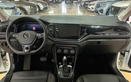 Volkswagen T-Roc I, 2022 год, 1 850 000 рублей, 7 фотография