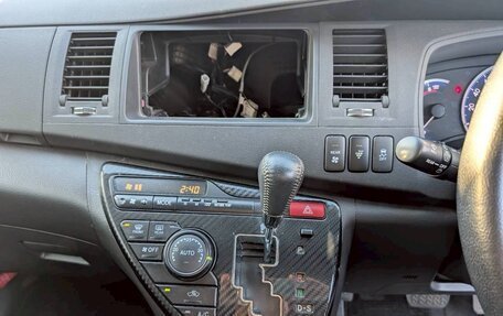 Toyota ISis I, 2015 год, 1 067 000 рублей, 29 фотография