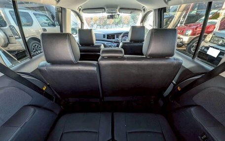 Toyota ISis I, 2015 год, 1 067 000 рублей, 22 фотография