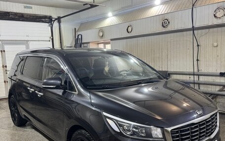 KIA Carnival III, 2019 год, 2 950 000 рублей, 2 фотография