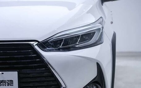 Toyota Yaris XP150 рестайлинг, 2022 год, 1 215 000 рублей, 6 фотография