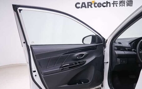 Toyota Yaris XP150 рестайлинг, 2022 год, 1 215 000 рублей, 11 фотография