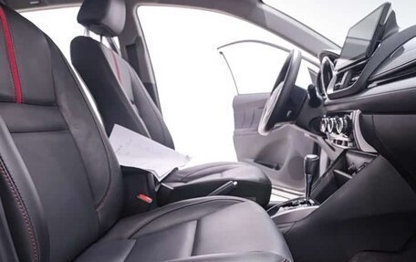 Toyota Yaris XP150 рестайлинг, 2022 год, 1 215 000 рублей, 22 фотография