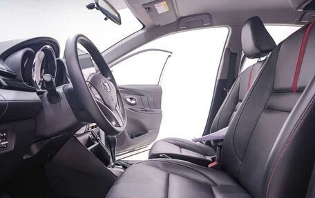 Toyota Yaris XP150 рестайлинг, 2022 год, 1 215 000 рублей, 20 фотография