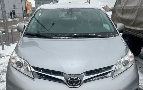 Toyota Sienna III, 2018 год, 4 290 000 рублей, 1 фотография