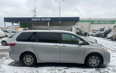 Toyota Sienna III, 2018 год, 4 290 000 рублей, 8 фотография