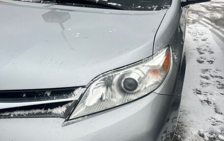 Toyota Sienna III, 2018 год, 4 290 000 рублей, 7 фотография