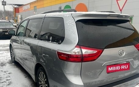 Toyota Sienna III, 2018 год, 4 290 000 рублей, 6 фотография
