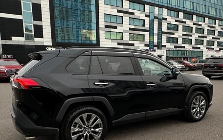 Toyota RAV4, 2019 год, 3 650 000 рублей, 6 фотография