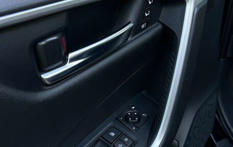 Toyota RAV4, 2019 год, 3 650 000 рублей, 11 фотография