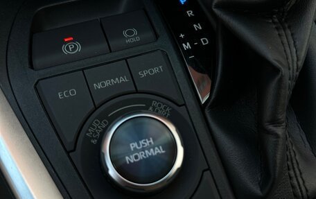 Toyota RAV4, 2019 год, 3 650 000 рублей, 16 фотография