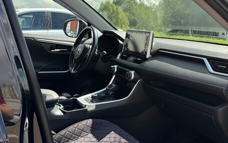 Toyota RAV4, 2019 год, 3 650 000 рублей, 13 фотография