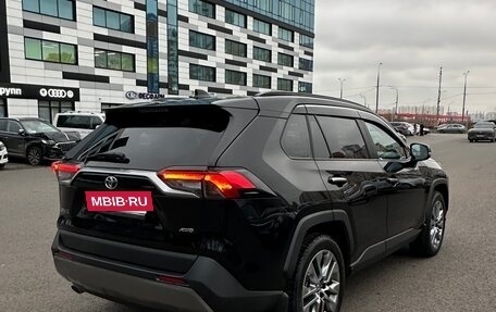 Toyota RAV4, 2019 год, 3 650 000 рублей, 5 фотография