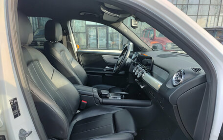 Mercedes-Benz GLB, 2019 год, 2 900 000 рублей, 13 фотография