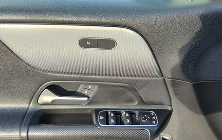 Mercedes-Benz GLB, 2019 год, 2 900 000 рублей, 23 фотография