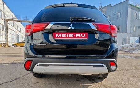 Mitsubishi Outlander III рестайлинг 3, 2020 год, 2 220 000 рублей, 6 фотография