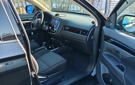 Mitsubishi Outlander III рестайлинг 3, 2020 год, 2 220 000 рублей, 12 фотография