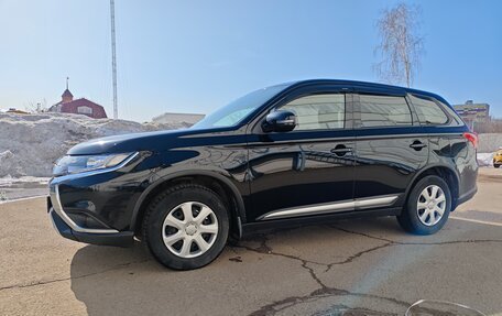 Mitsubishi Outlander III рестайлинг 3, 2020 год, 2 220 000 рублей, 8 фотография