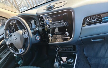 Mitsubishi Outlander III рестайлинг 3, 2020 год, 2 220 000 рублей, 10 фотография