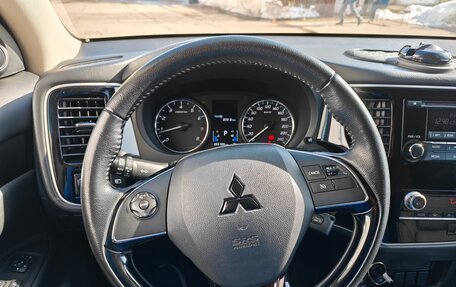 Mitsubishi Outlander III рестайлинг 3, 2020 год, 2 220 000 рублей, 9 фотография