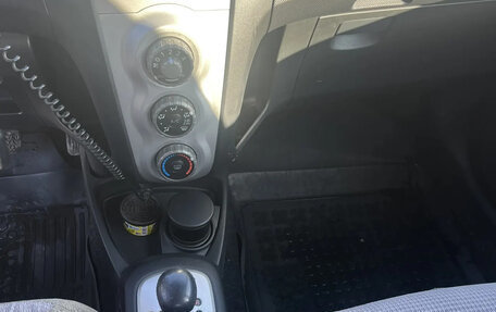 Toyota Yaris III рестайлинг, 2007 год, 490 000 рублей, 8 фотография