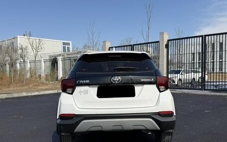 Toyota Yaris XP150 рестайлинг, 2022 год, 1 299 000 рублей, 3 фотография