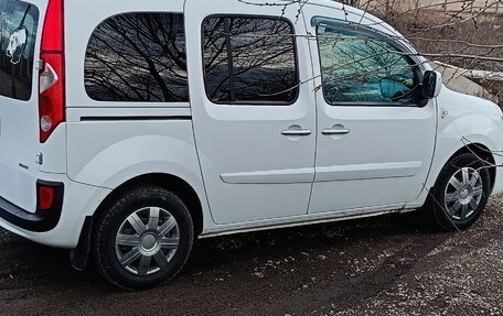 Renault Kangoo II рестайлинг, 2011 год, 900 000 рублей, 2 фотография