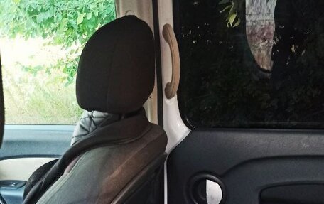 Renault Kangoo II рестайлинг, 2011 год, 900 000 рублей, 15 фотография