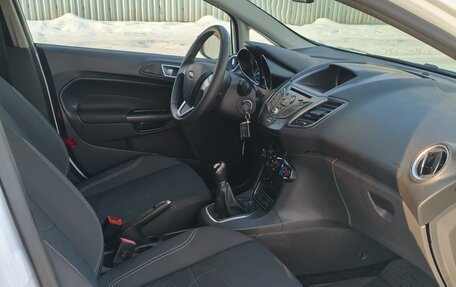 Ford Fiesta, 2015 год, 820 000 рублей, 16 фотография